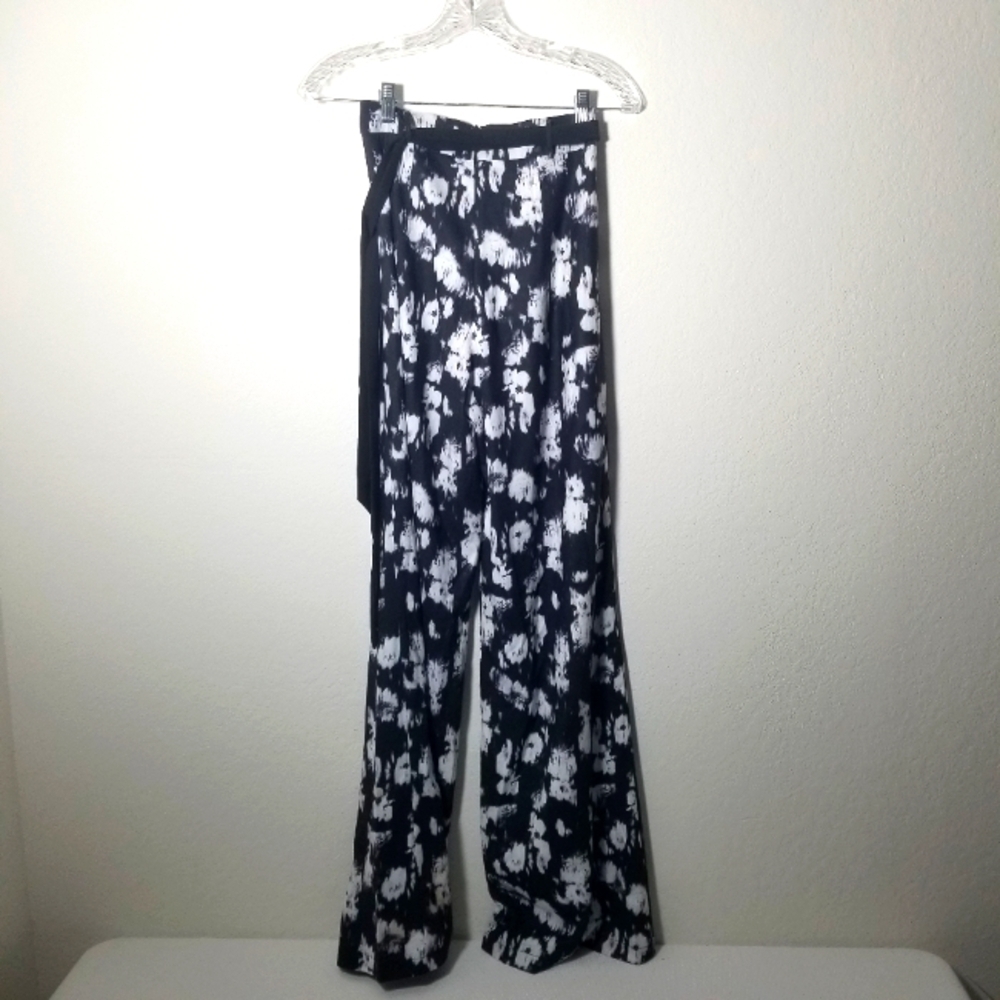 Floral Black and White Women's Pants B4